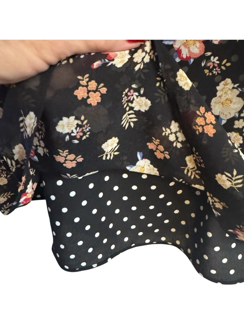 CHICO'S Flowy Black Floral/Black White Polka Dot Reversible Top MEDIUM     #V - Picture 3 of 7